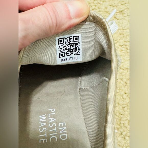 NWT Adidas Originals NMD R1 Big Kids Sneakers in Wonder Beige/White Sz 7 - Picture 12 of 16